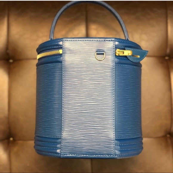 Authentic Louis Vuitton Bucket - Picture 4 of 16